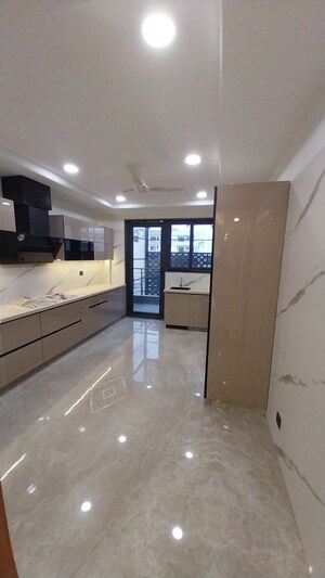 Kitchen in 5 BHK Builder Floor at BP Homes, Sector 85 – for Sale