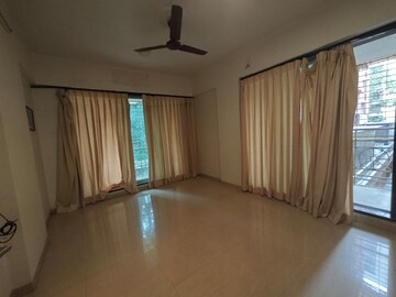 Room in 3 BHK Apartment at Emerald Building, Chembur – for Rent