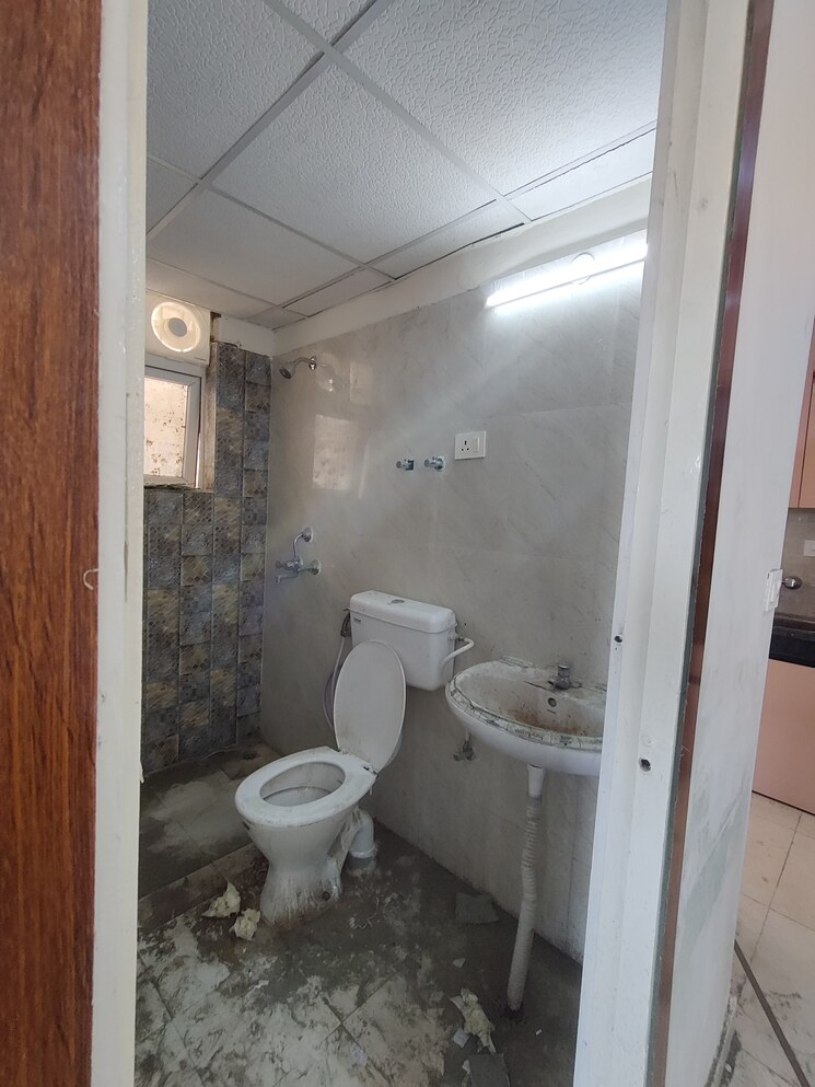 Bathroom, apex-our-homes 2 Bedroom 750 Sq.Ft. Apartment In Sector 37c Gurgaon 8808027