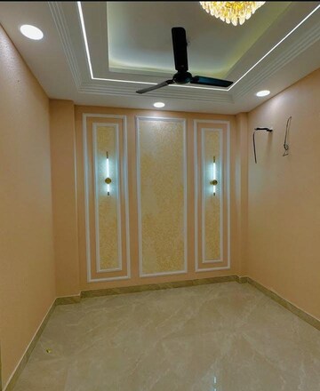 Room in 2 BHK Builder Floor at Sector 37 – for Rent