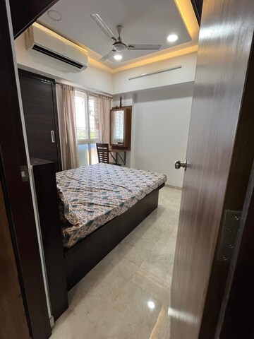 Bedroom in 1.5 BHK Apartment at Hiranandani Estate – for Rent