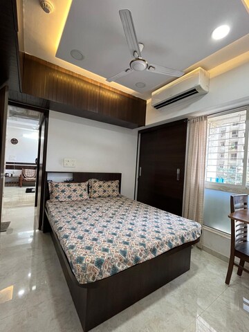 Bedroom in 1.5 BHK Apartment at Hiranandani Estate – for Rent