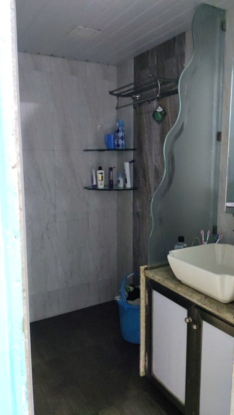 Bathroom, oberoi-springs 2.5 Bedroom 1100 Sq.Ft. Apartment In Andheri West Mumbai 8808282