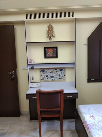 2 BHK Apartment For Rent in Juhu Taj CHS, Vile Parle West