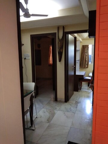 Room in 2 BHK Apartment at Juhu Taj CHS, Vile Parle West – for Rent