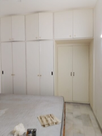 Room in 3 BHK Builder Floor at Hauz Khas – for Rent