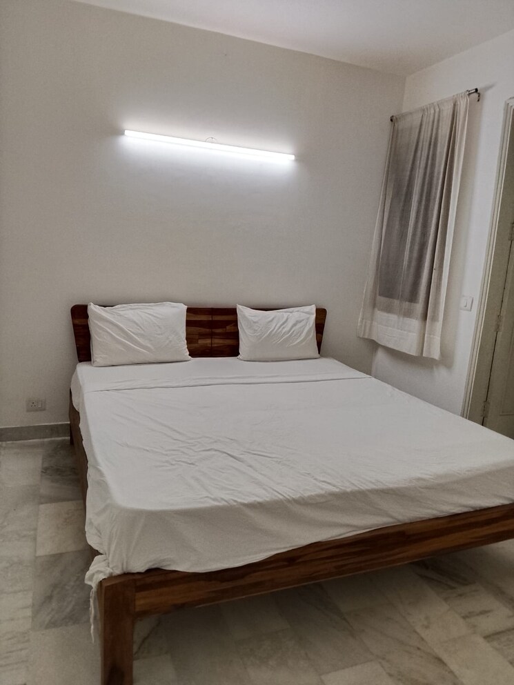 Bedroom, hauz khas 3 Bedroom 400 Sq.Yd. Builder Floor In Hauz Khas Delhi 8808202