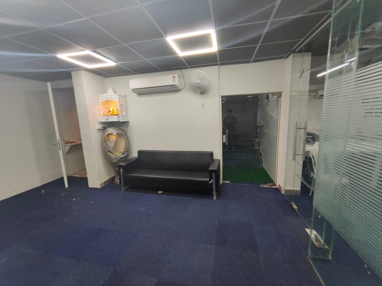  Parking, subhash nagar Commercial Office Space 2500 Sq.Ft. In Subhash Nagar Delhi 8808557