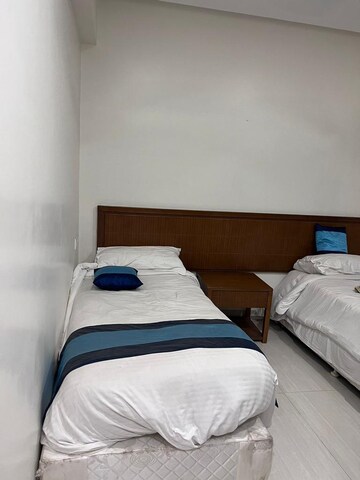 Bedroom in 2 BHK Apartment at Prabhadevi – for Rent