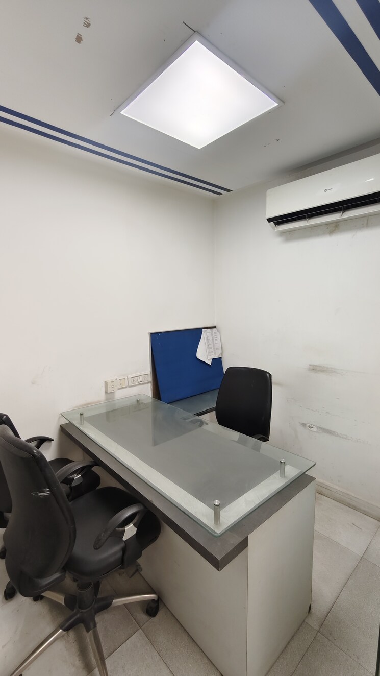 Team Area, bestfield Commercial Office Space 650 Sq.Ft. In Netaji Subhash Place Delhi 8808810