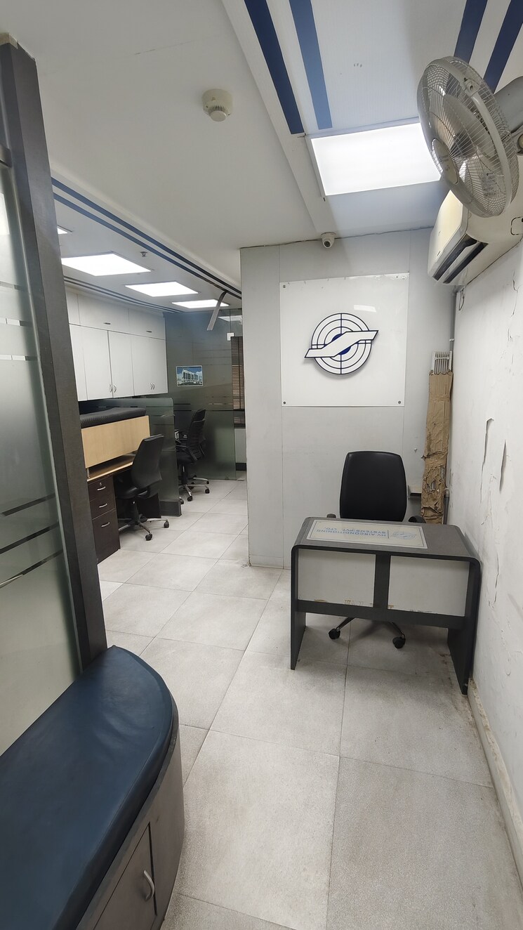 Team Area, bestfield Commercial Office Space 650 Sq.Ft. In Netaji Subhash Place Delhi 8808810