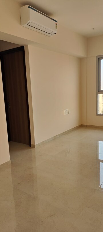 Room in 2 BHK Apartment at Piramal Vaikunth, Balkum Pada – for Rent