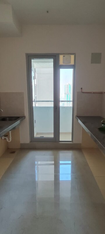 Room in 2 BHK Apartment at Piramal Vaikunth, Balkum Pada – for Rent