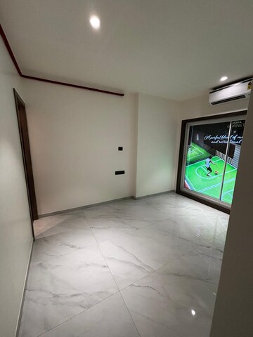 Room in 2 BHK Apartment at Kabra Garnet, Malad West – for Sale