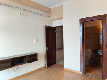 Room in 3 BHK Apartment at Saya Gold Avenue, Vaibhav Khand – for Rent