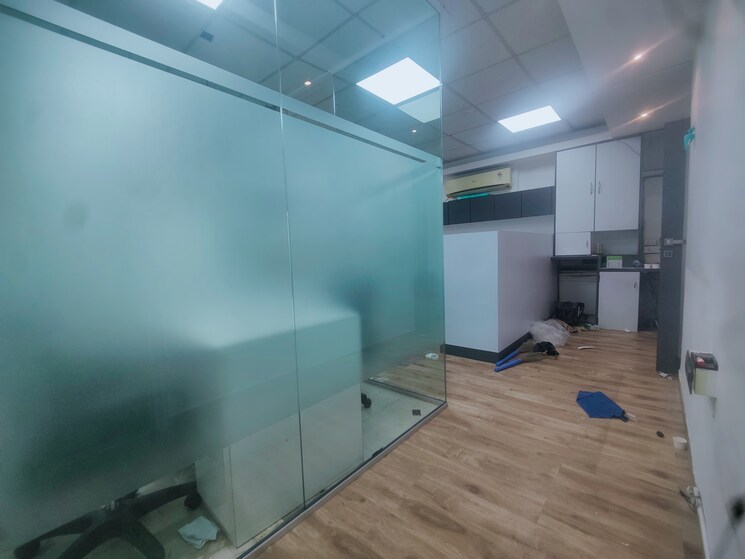 Team Area, malad west Commercial Office Space 620 Sq.Ft. In Malad West Mumbai 8808931