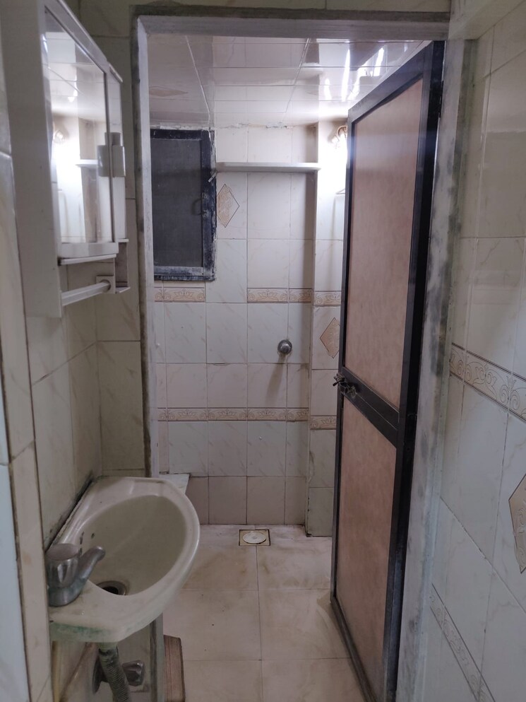 Bathroom, malad-gokul-chs 1 Bedroom 446 Sq.Ft. Apartment In Malad West Mumbai 8808928