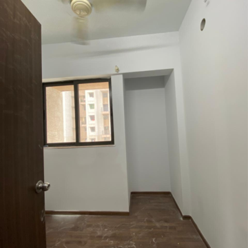 Room in 2 BHK Apartment at Lodha Palava City, Katai Village – for Rent