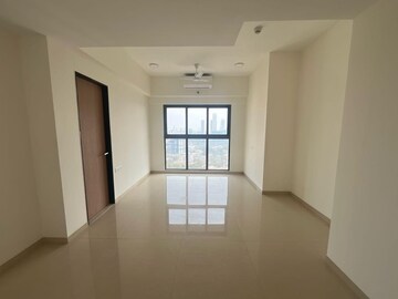 Room in 3 BHK Apartment at Lodha Vista, Lower Parel – for Rent