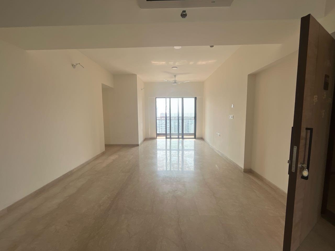 3 BHK + Servant Room Apartment For Rent in Lodha Vista
