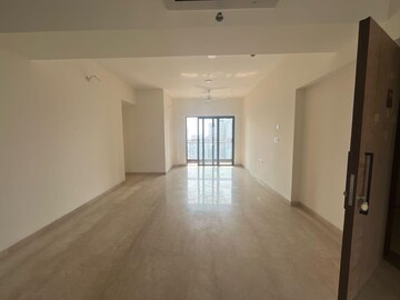 Room in 3 BHK Apartment at Lodha Vista, Lower Parel – for Rent