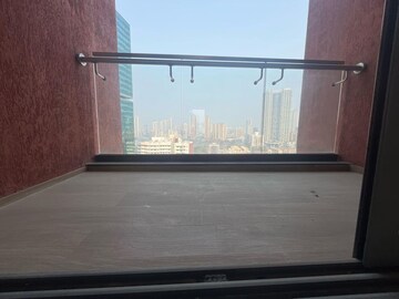 Room in 3 BHK Apartment at Lodha Vista, Lower Parel – for Rent