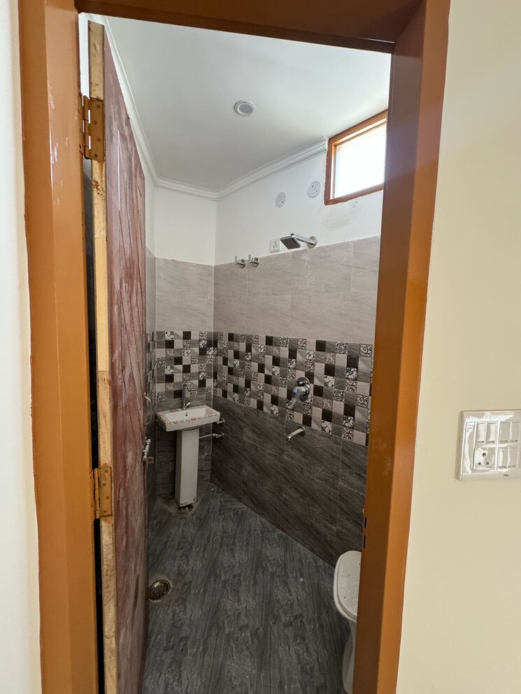 Bathroom, sahastradhara road 1 Bedroom 550 Sq.Ft. Builder Floor In Sahastradhara Road Dehradun 8808955