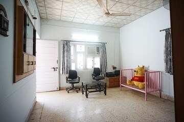 Team Area in 3 BHK Villa at Paldi – for Rent
