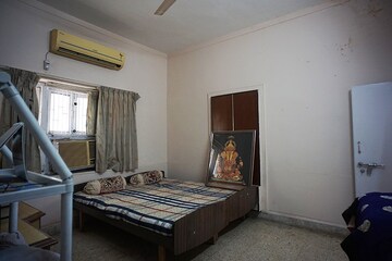 Bedroom in 3 BHK Villa at Paldi – for Rent