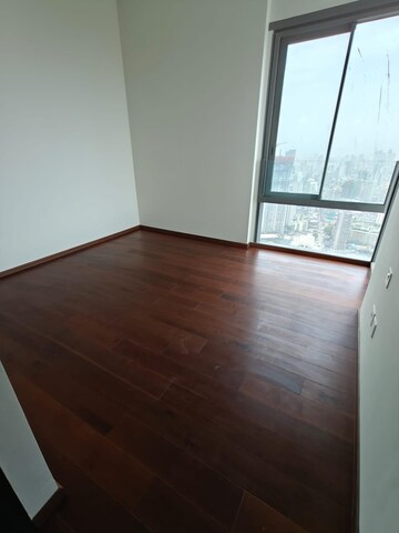 Room in 3 BHK Apartment at Piramal Mahalaxmi, Mahalaxmi – for Rent