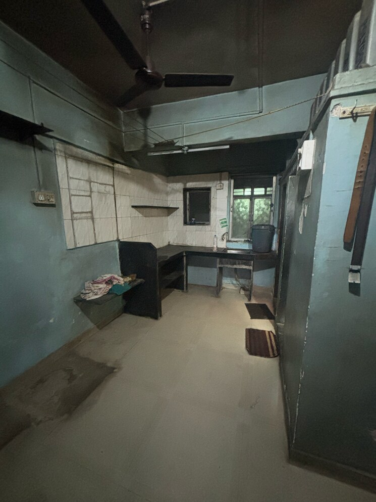  Parking, kalwa 1 RK 270 Sq.Ft. Apartment In Kalwa Thane 8809005