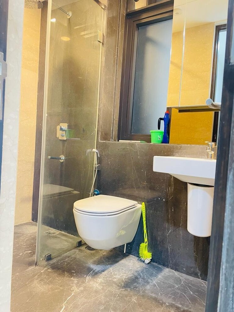 Bathroom, lodha-the-park 3 Bedroom 1010 Sq.Ft. Apartment In Worli Mumbai 8809020