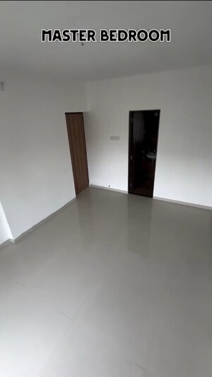 Room in 2 BHK Apartment at Avant Hillway, Goregaon East – for Sale