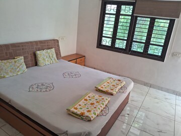 Bedroom in 4 BHK Villa at Manekbaug – for Rent