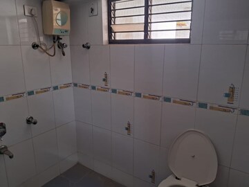 Bathroom in 4 BHK Villa at Manekbaug – for Rent
