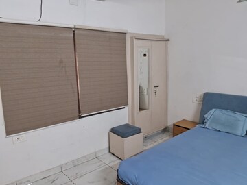 Room in 4 BHK Villa at Manekbaug – for Rent