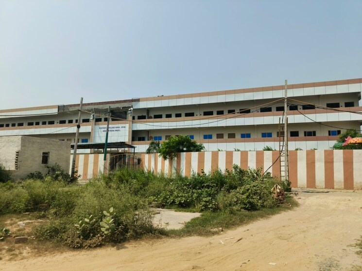 undefined, sadullapur  97 Sq.Yd. Plot In Sadullapur Greater Noida 8809054