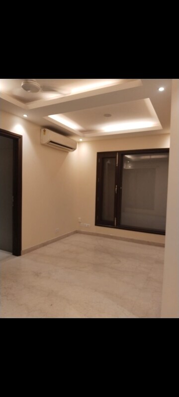 Room in 3 BHK Builder Floor at Greater Kailash Part 3 – for Rent