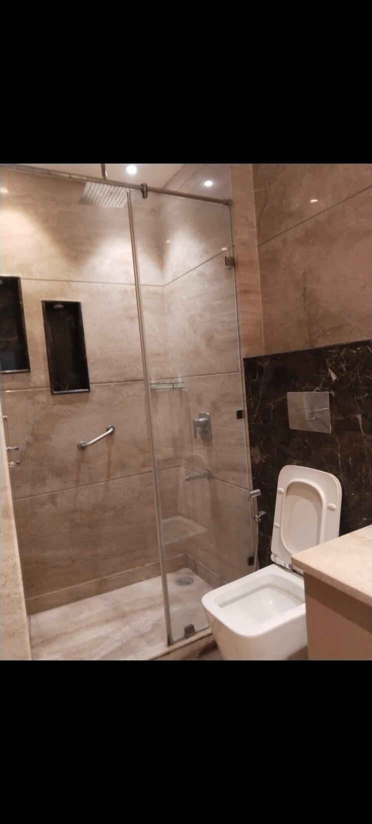Bathroom, greater kailash part 3 3 Bedroom 217 Sq.Yd. Builder Floor In Greater Kailash Part 3 Delhi 8809087
