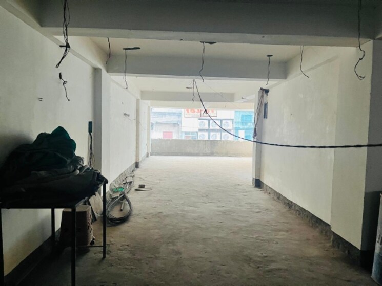  Parking, boring road Commercial Showroom 900 Sq.Ft. In Boring Road Patna 8809137