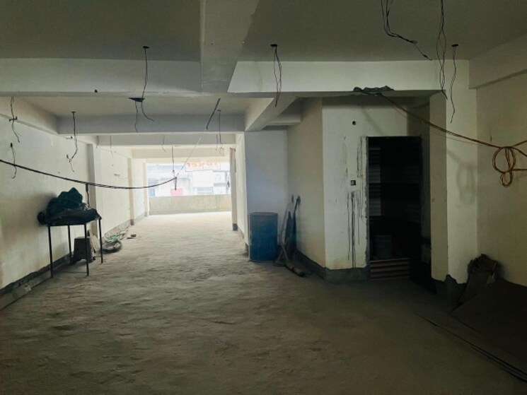  Parking, boring road Commercial Showroom 900 Sq.Ft. In Boring Road Patna 8809137