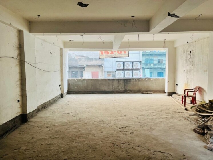  Parking, boring road Commercial Showroom 900 Sq.Ft. In Boring Road Patna 8809137