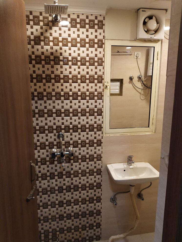 Bathroom, emaar-mgf-emerald-hills 4 Bedroom 1750 Sq.Ft. Builder Floor In Sector 65 Gurgaon 8809165