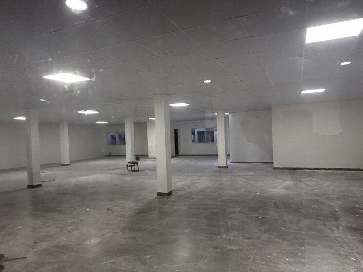  Parking, boring road Commercial Office Space 7500 Sq.Ft. In Boring Road Patna 8809163