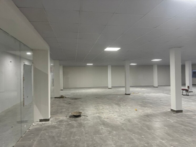  Parking, boring road Commercial Office Space 7500 Sq.Ft. In Boring Road Patna 8809163