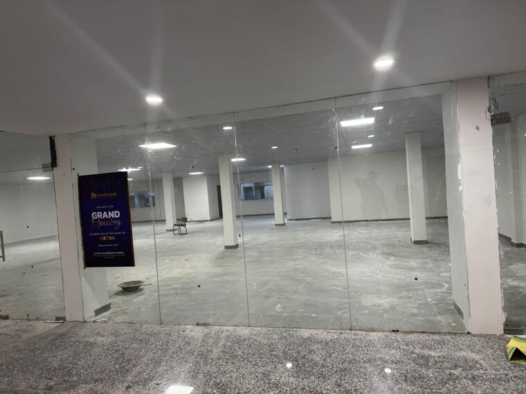  Parking, boring road Commercial Office Space 7500 Sq.Ft. In Boring Road Patna 8809163