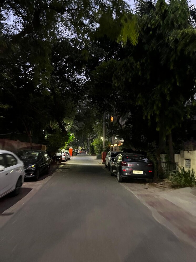  Parking, saket 4 Bedroom 260 Sq.Yd. Builder Floor In Saket Delhi 8809174