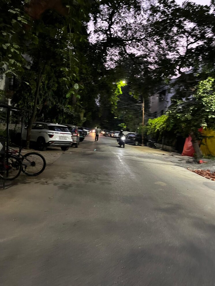  Parking, saket 4 Bedroom 260 Sq.Yd. Builder Floor In Saket Delhi 8809174