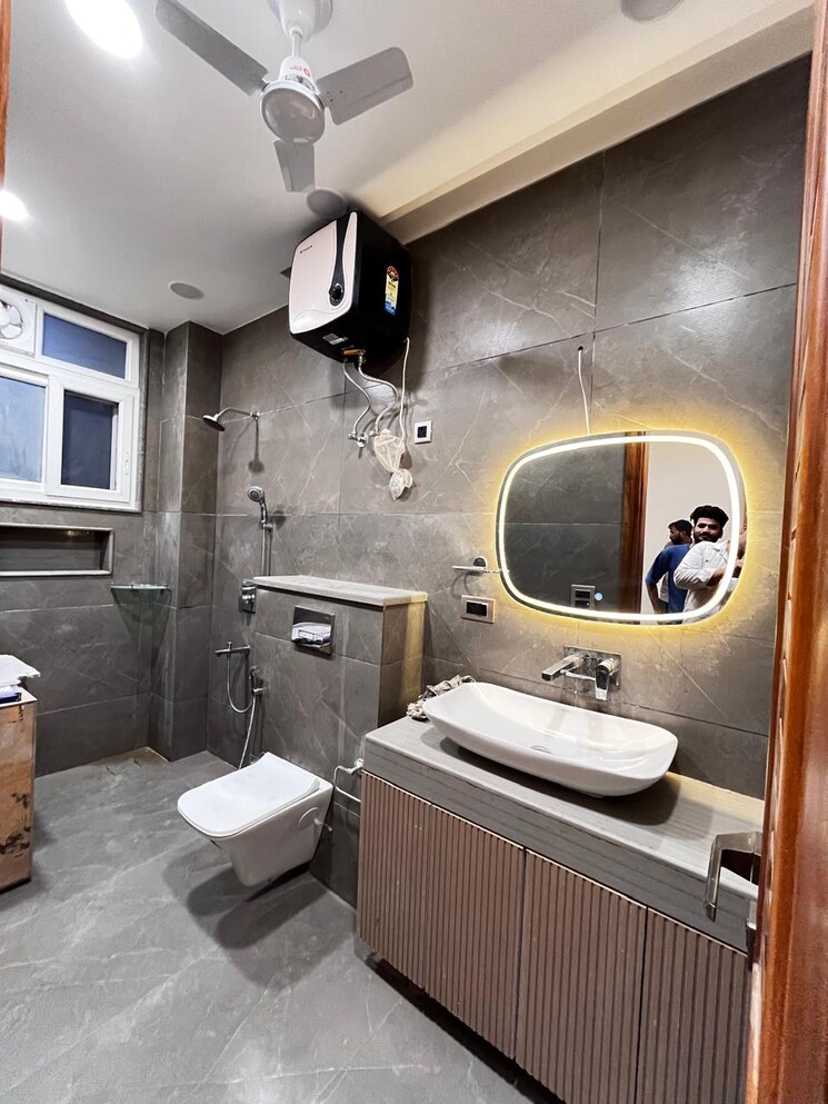 Bathroom, saket 4 Bedroom 260 Sq.Yd. Builder Floor In Saket Delhi 8809174