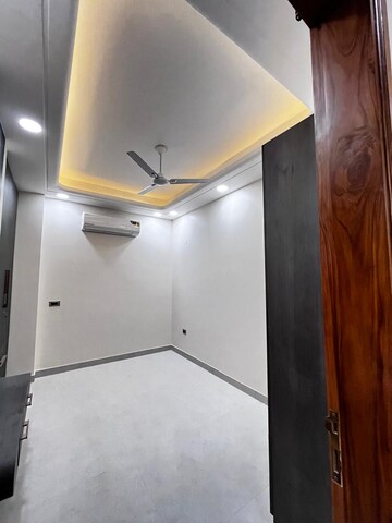 Furnished Amenities in 4 BHK Builder Floor at Saket – for Rent